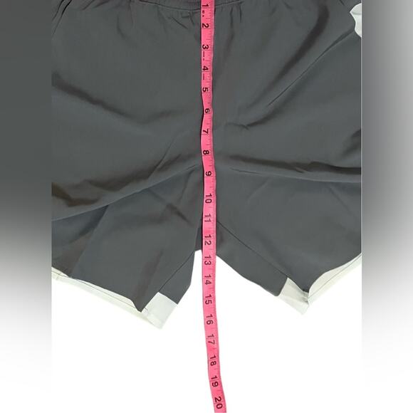 Tek Gear NWT mid rise ladies shorts M - Picture 5 of 6